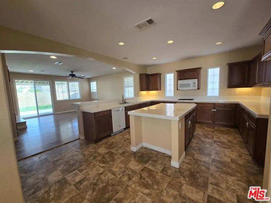 3273 W Avenue J10, Lancaster, CA 93536 - #2