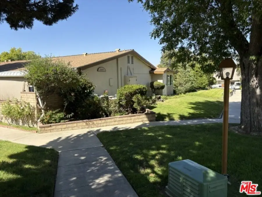 26833 Avenue Of The Oaks #A, Santa Clarita, CA 91321 - #3