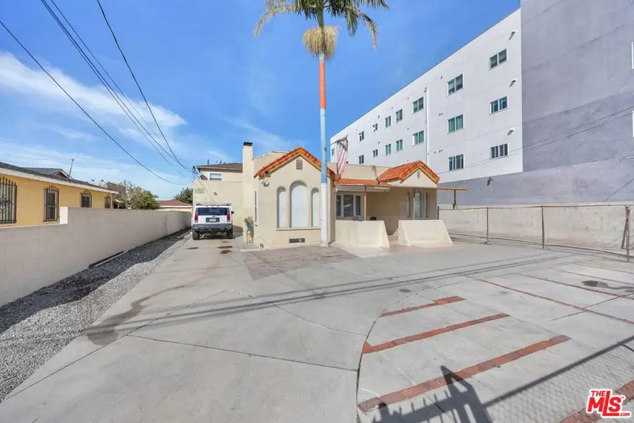 10613 S Inglewood Avenue, Inglewood, CA 90304 - #3