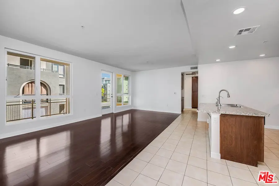 21301 Erwin Street #410, Woodland Hills, CA 91367 - #3