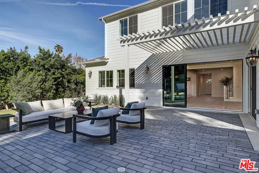 4241 Woodcliff Road, Sherman Oaks, CA 91403 - #2