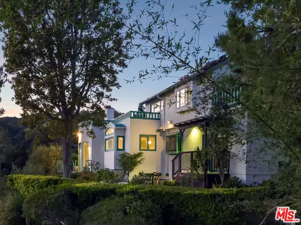 1030 N Kenter Avenue, Los Angeles, CA 90049