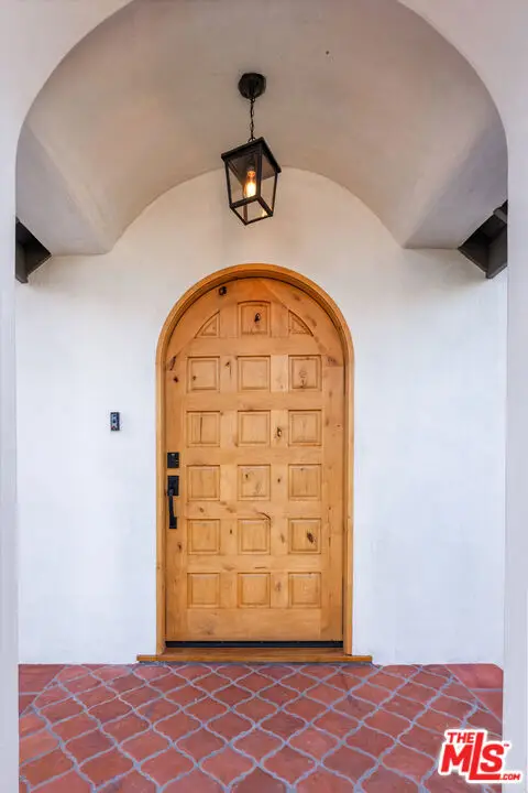 913 S Mullen Avenue, Los Angeles, CA 90019 - #2