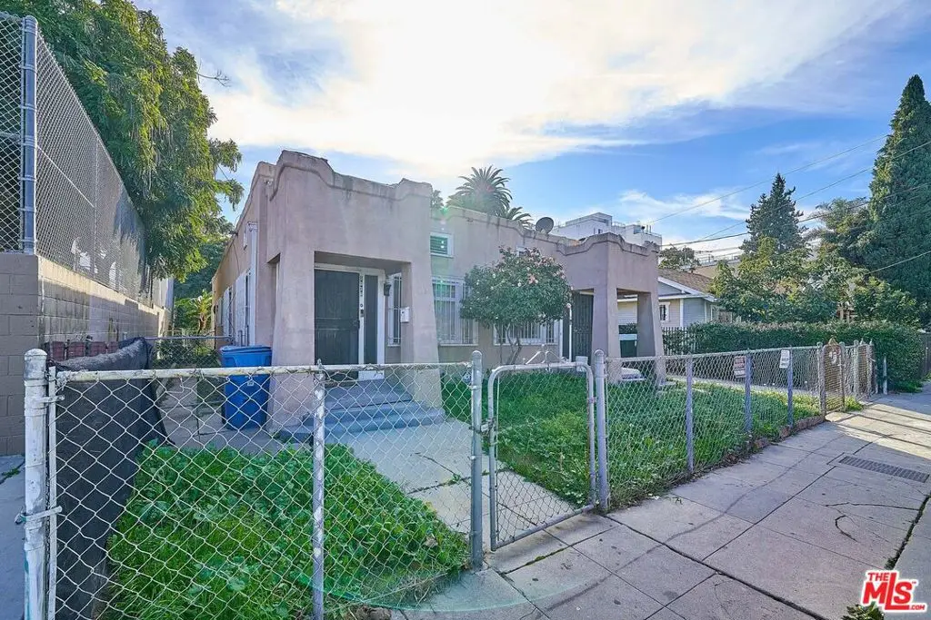 3030 W 12th Place, Los Angeles, CA 90006 - #1