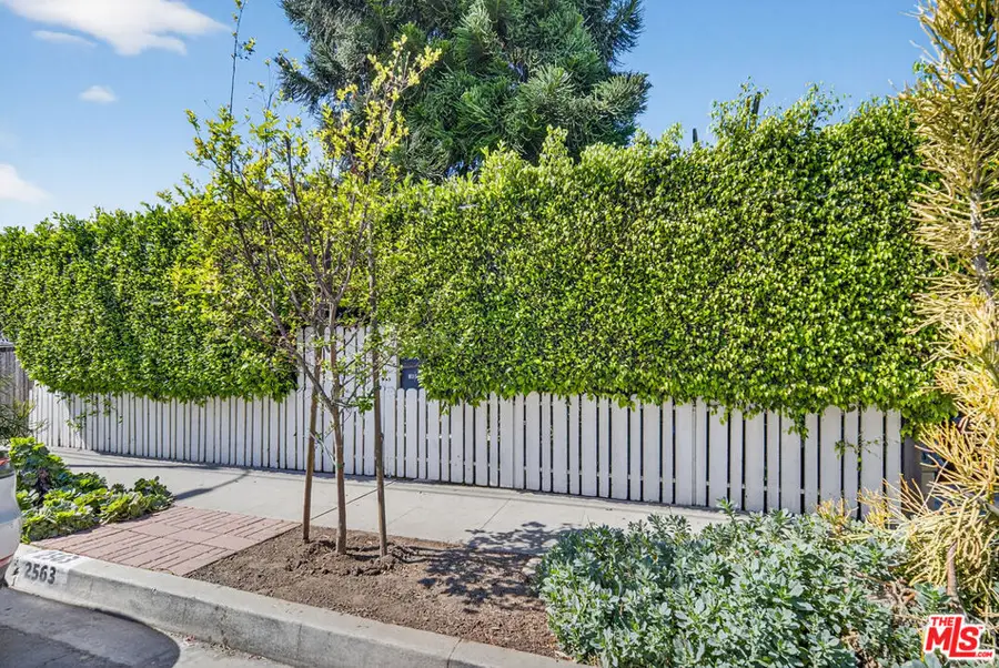 2563 Walnut Avenue, Venice, CA 90291 - #2