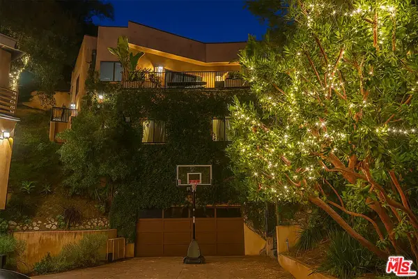 7028 Treasure Trail, Los Angeles, CA 90068