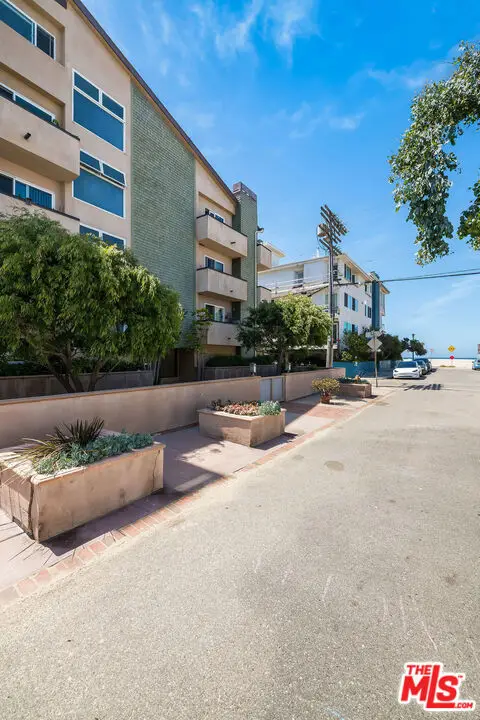 16 Quarterdeck Street #102, Marina Del Rey, CA 90292