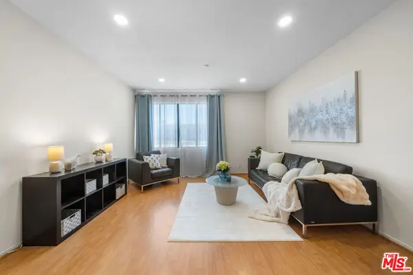533 S St Andrews Place #220, Los Angeles, CA 90020