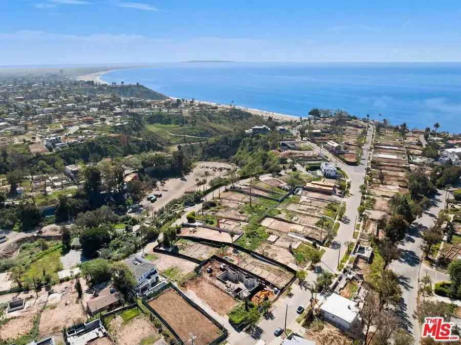 566 N Las Casas Avenue, Pacific Palisades, CA 90272 - #2