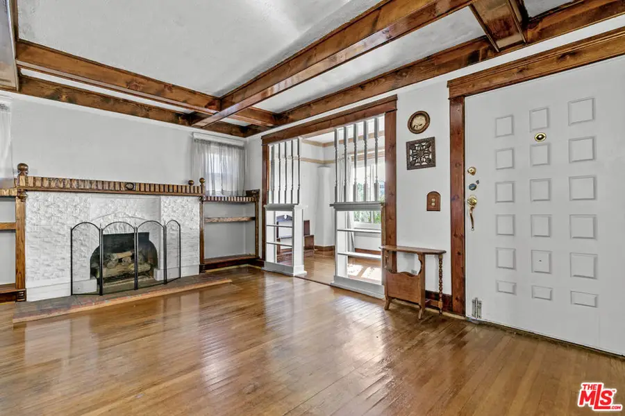 945 W 54th Street, Los Angeles, CA 90037 - #3