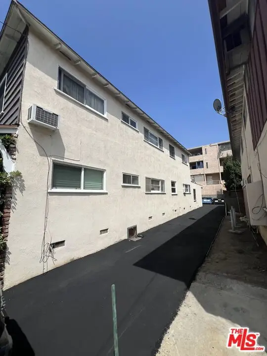 5214 Wilkinson Avenue, Valley Village, CA 91607 - #2