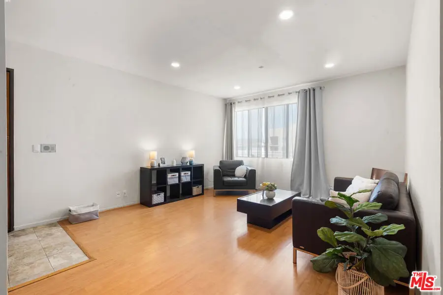 533 S St Andrews Place #220, Los Angeles, CA 90020 - #2