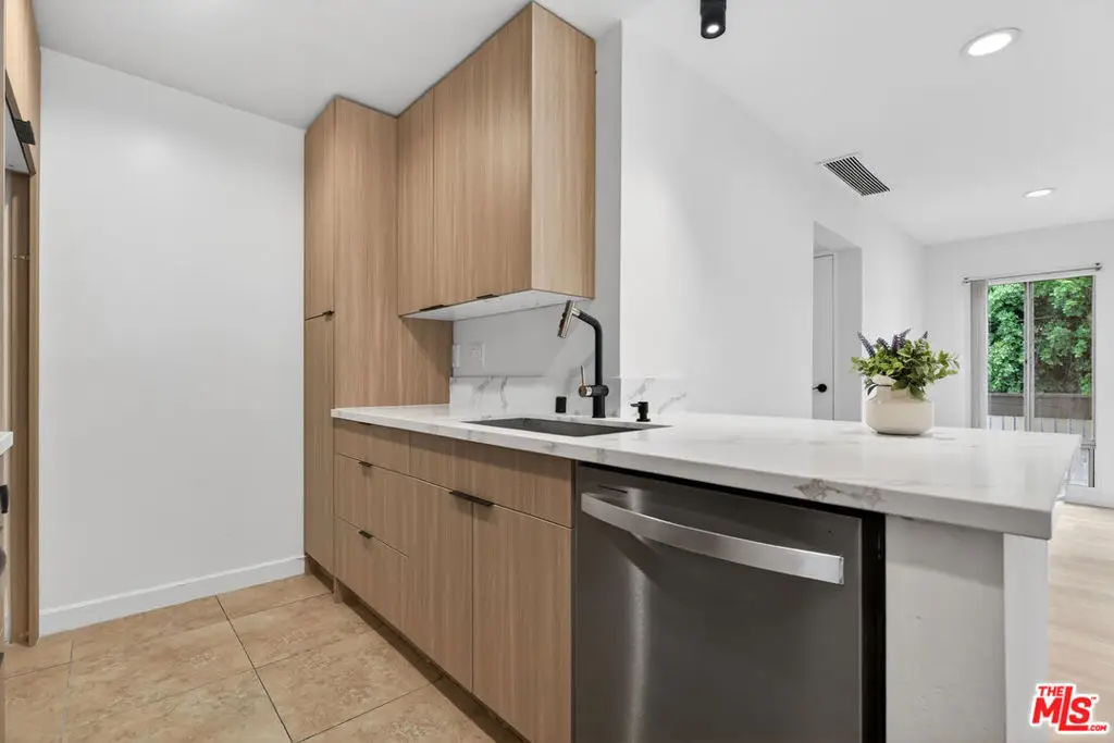 8601 International Avenue #122, Canoga Park, CA 91304 - #1