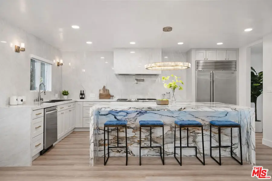 5439 Gentry Avenue, Valley Village, CA 91607 - #2