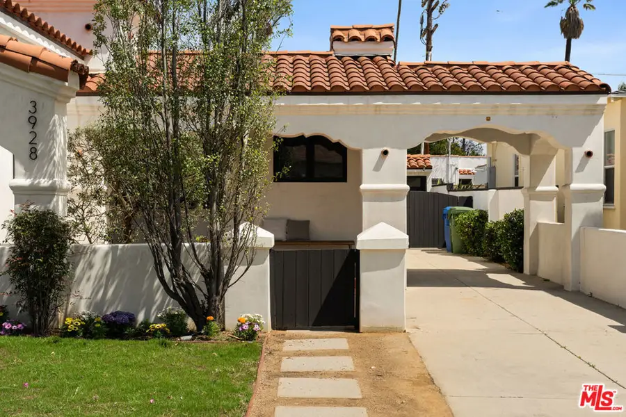 3928 S Bronson Avenue, Los Angeles, CA 90008 - #3