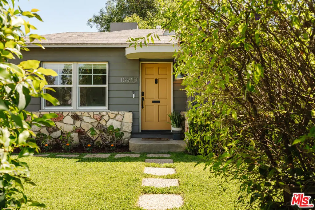 13932 Hamlin Street, Valley Glen, CA 91401 - #1