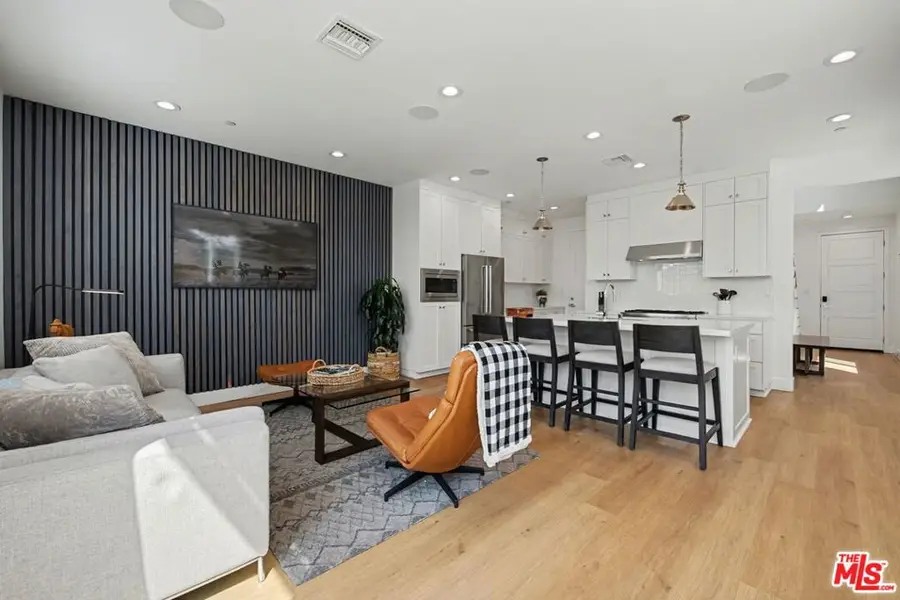 1207 N Commonwealth Avenue, Los Angeles, CA 90029 - #2