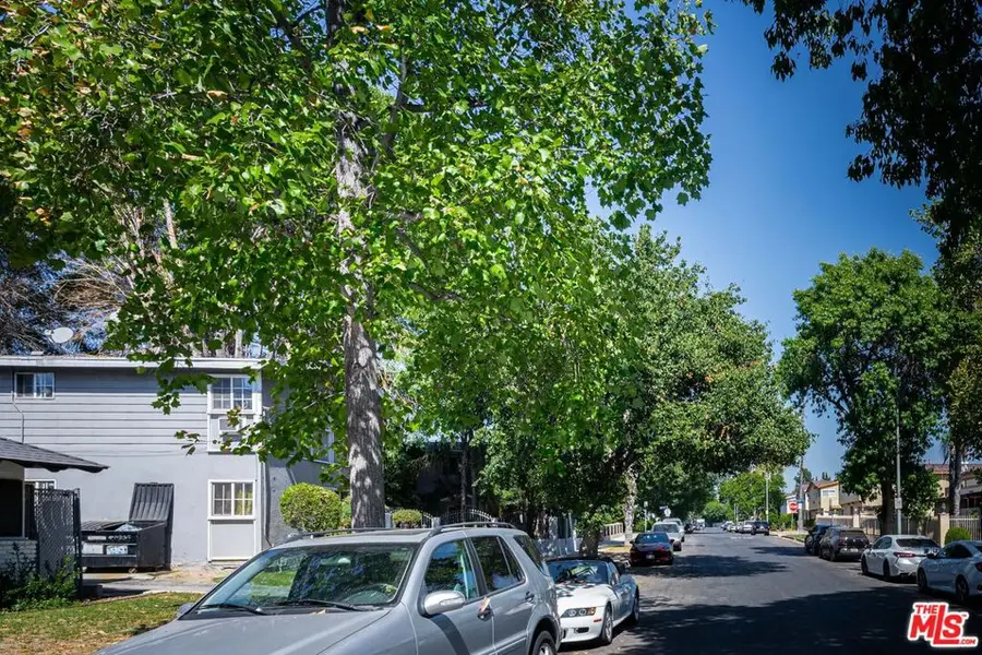 8357 Amigo Avenue, Northridge, CA 91324 - #3