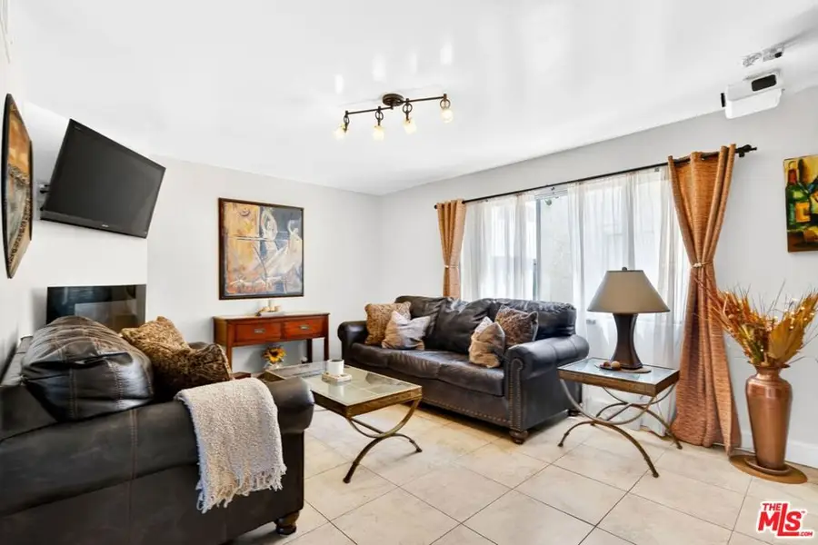 10817 Whipple Street #6, Toluca Lake, CA 91602 - #2