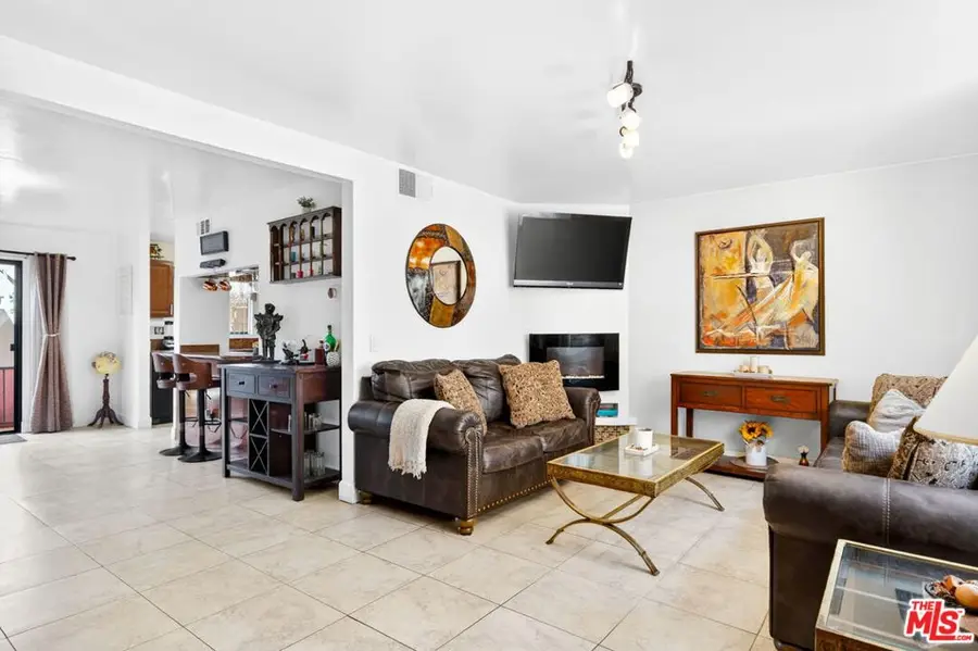 10817 Whipple Street #6, Toluca Lake, CA 91602 - #3