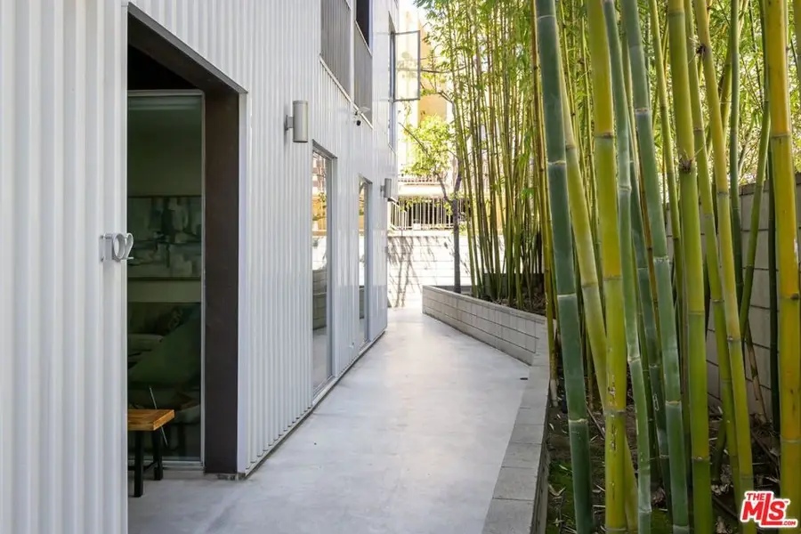 749 S Cloverdale Avenue #102, Los Angeles, CA 90036 - #2