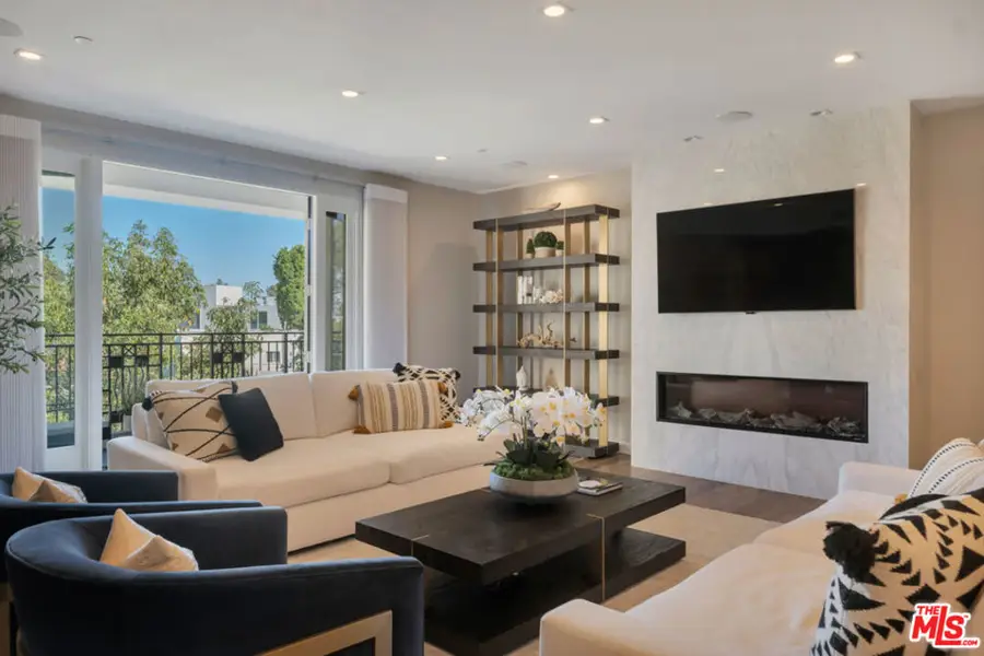 441 S Barrington Avenue #301, Los Angeles, CA 90049 - #3