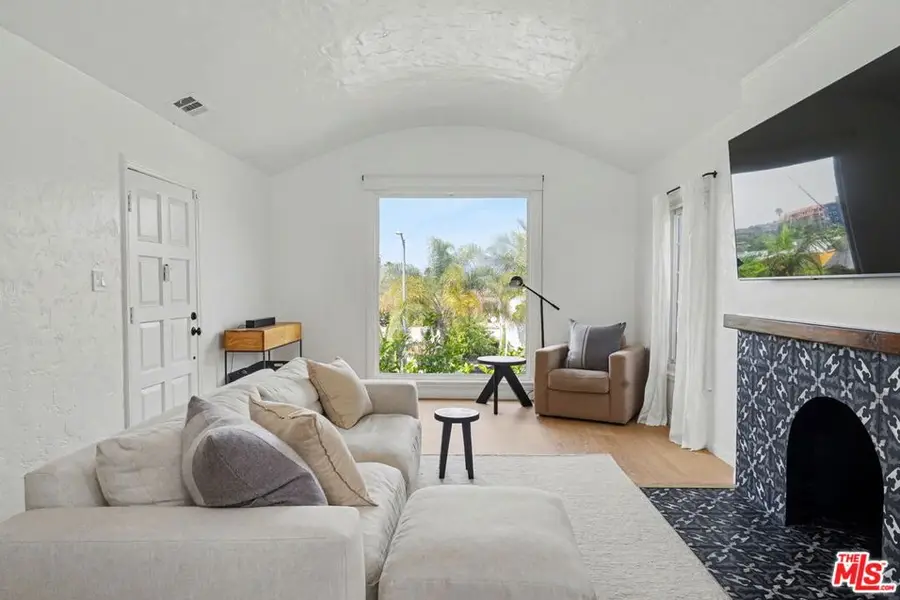 1330 Hauser Boulevard, Los Angeles, CA 90019 - #2