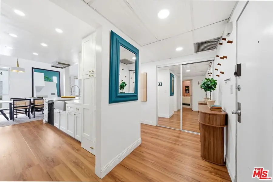 725 S Barrington Avenue #304, Los Angeles, CA 90049 - #2