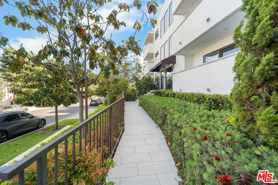 853 S Lucerne Boulevard #202, Los Angeles, CA 90005 - #3