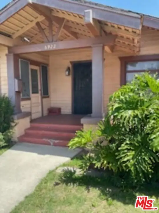6922 Makee Avenue, Los Angeles, CA 90001