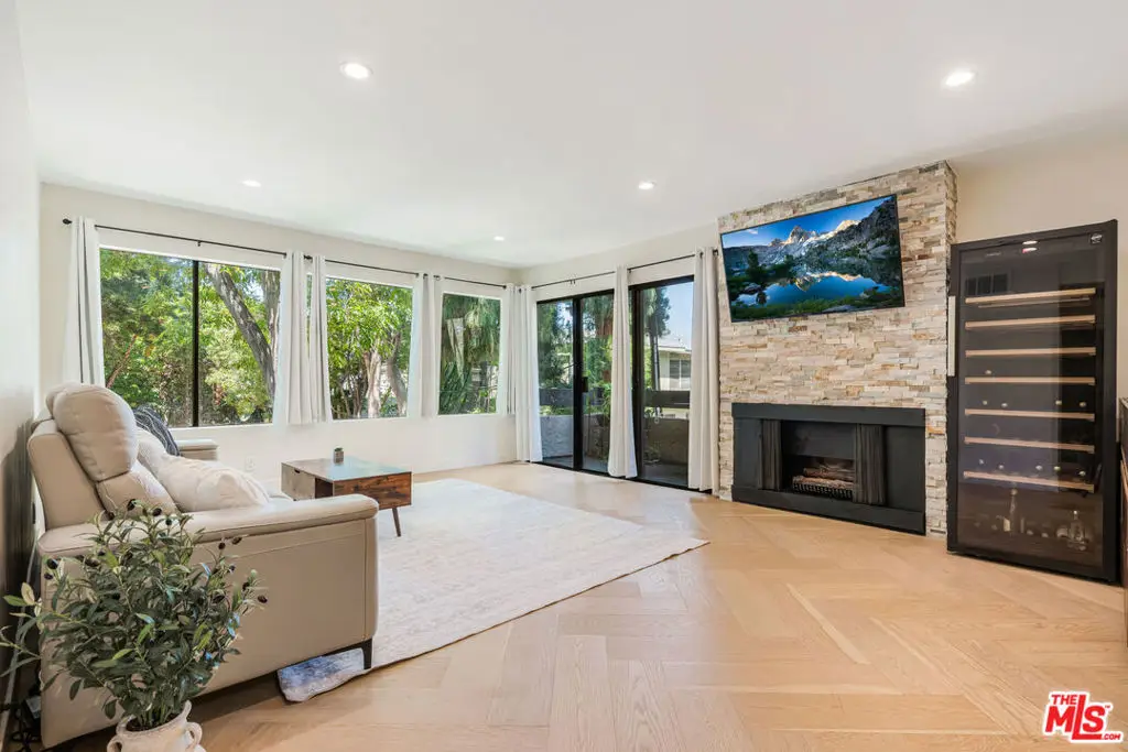 950 N Kings Road #216, West Hollywood, CA 90069 - #1