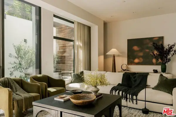 702 N Doheny Drive #TH25, West Hollywood, CA 90069