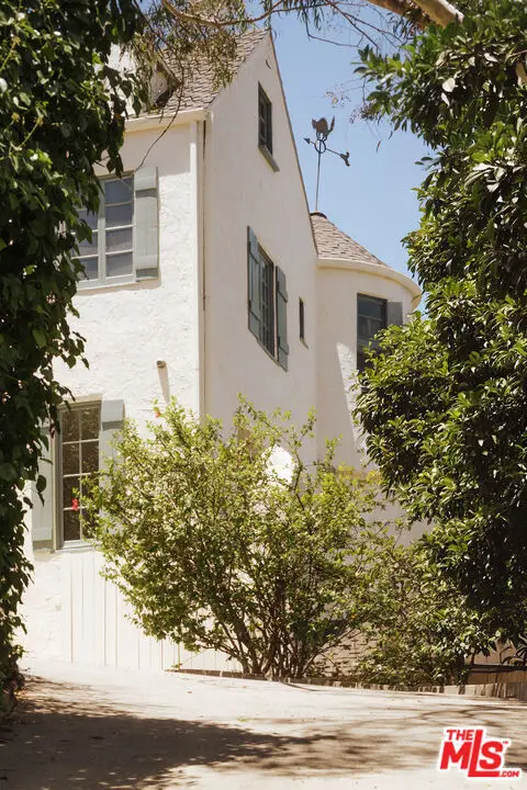 3001 Passmore Drive, Los Angeles, CA 90068 - #3