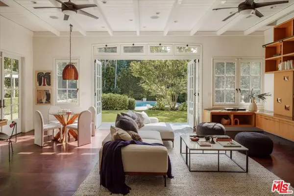 5128 Oakwood Avenue, La Canada Flintridge, CA 91011