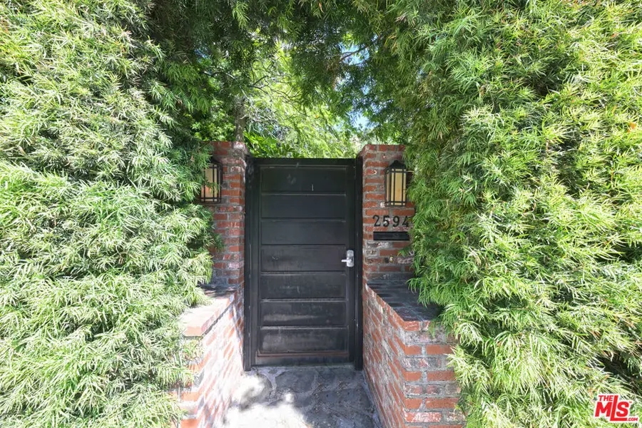 2592 N Beachwood Drive, Los Angeles, CA 90068 - #2