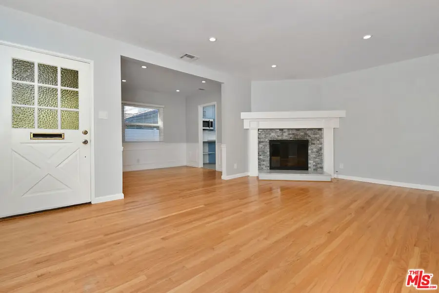 22025 De La Osa Street, Woodland Hills, CA 91364 - #2