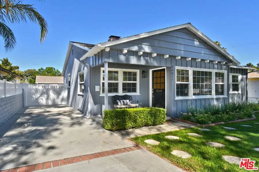 22025 De La Osa Street, Woodland Hills, CA 91364 - #3