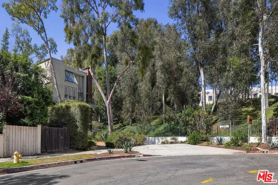 11601 Montana Avenue #6, Los Angeles, CA 90049 - #3