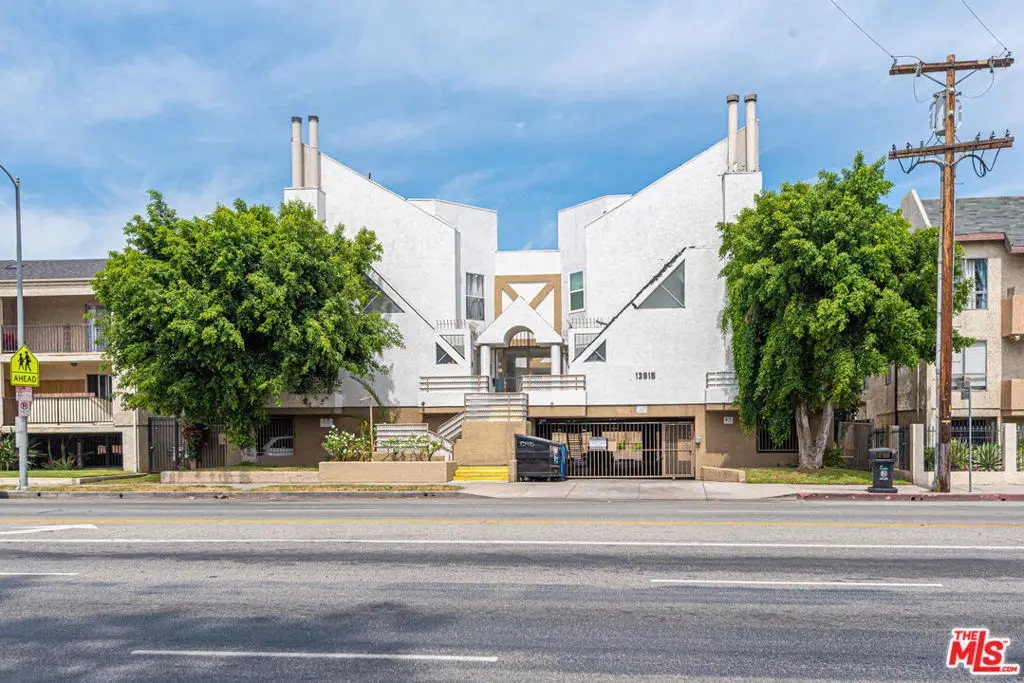 13915 Sherman Way, Van Nuys, CA 91405 - #1