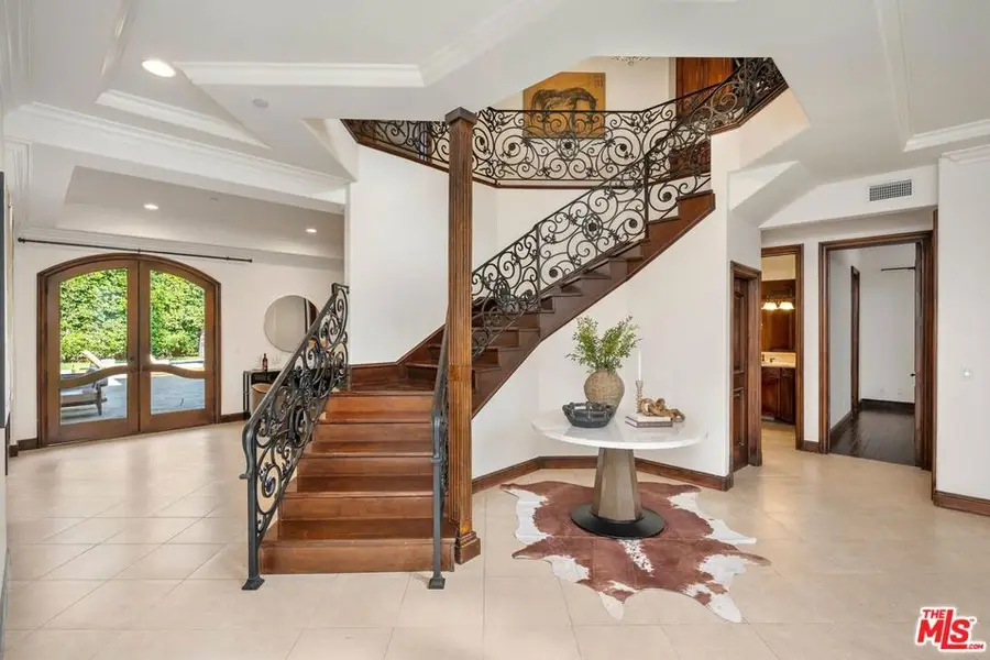 5018 Woodley Avenue, Encino, CA 91436 - #2