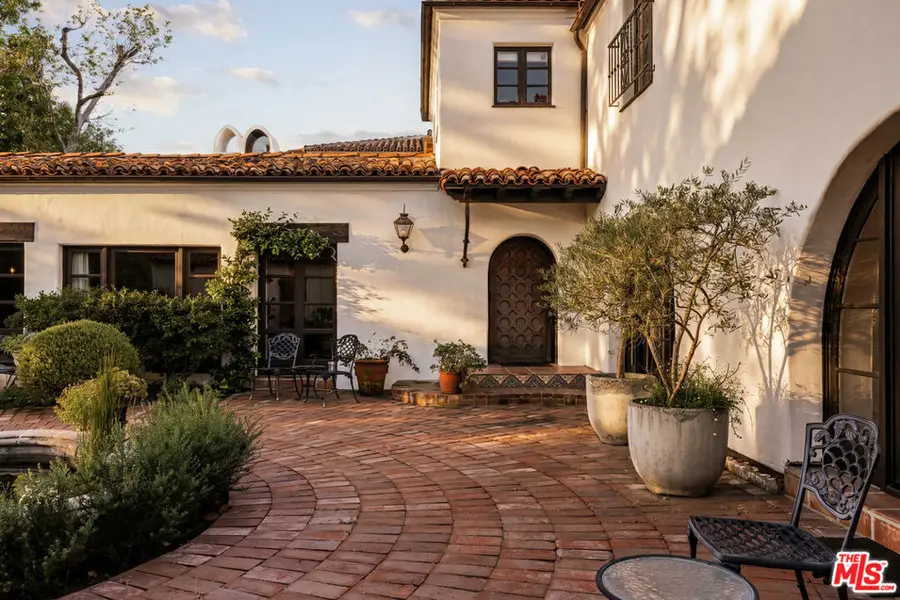 563 S Burlingame Avenue, Los Angeles, CA 90049 - #2