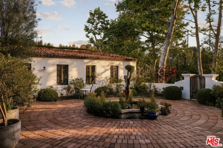 563 S Burlingame Avenue, Los Angeles, CA 90049 - #3