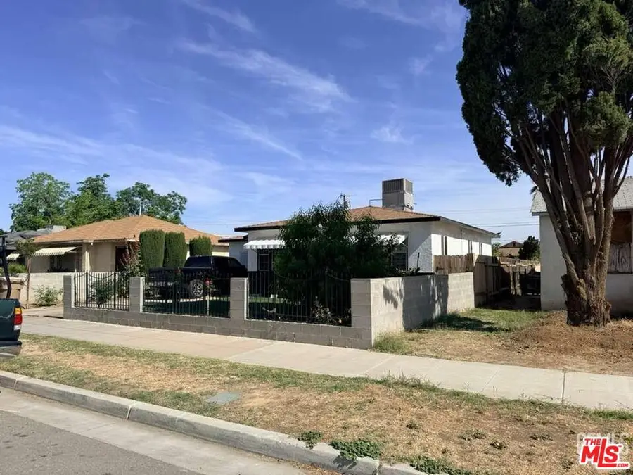 1222 E 18th Street, Bakersfield, CA 93305 - #2