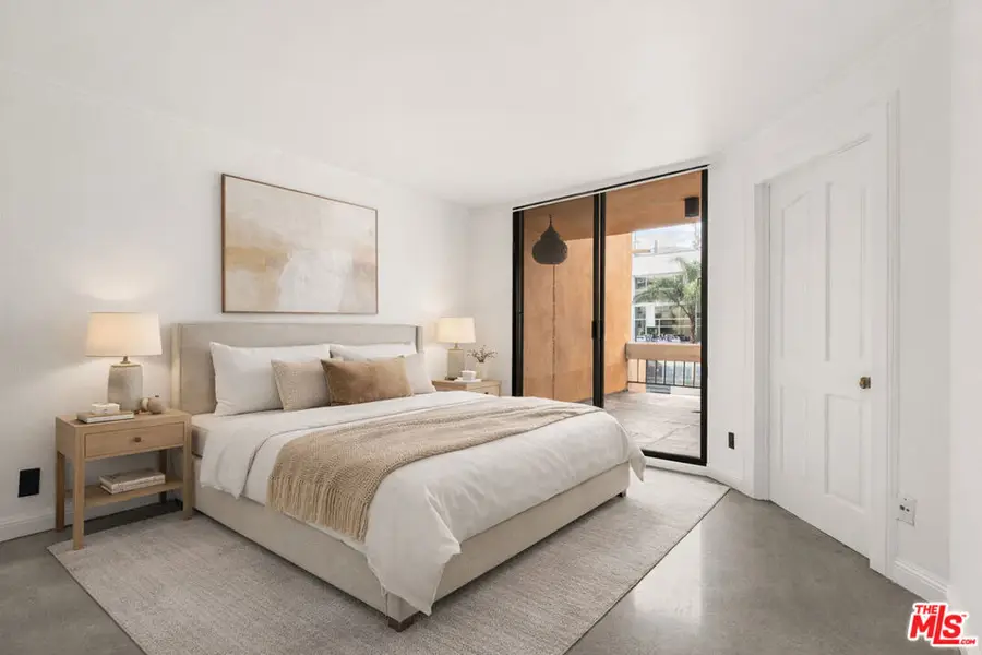 740 N Kings Road #102, West Hollywood, CA 90069 - #3