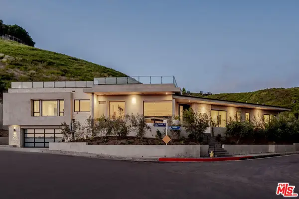 1205 Las Lomas Place, Pacific Palisades, CA 90272