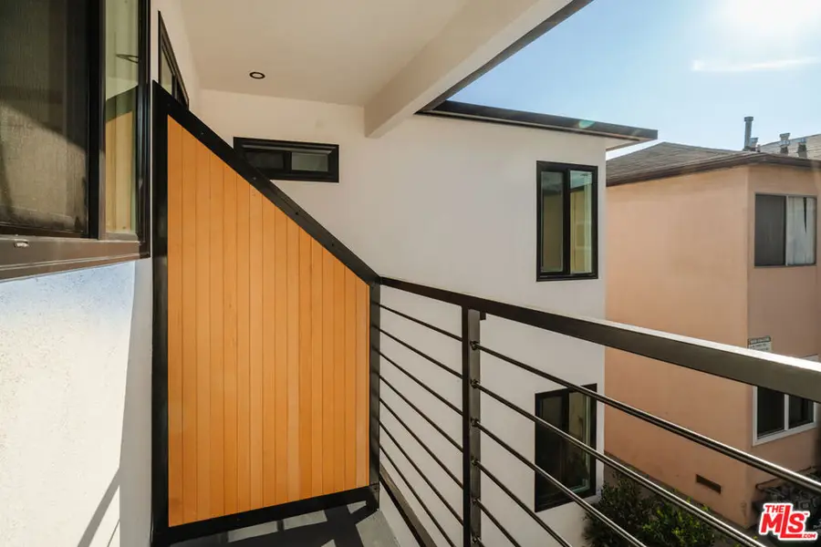 4015 Grand View Boulevard, Los Angeles, CA 90066 - #3