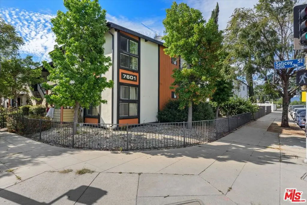 7601 Whitsett Avenue, North Hollywood, CA 91605 - #1