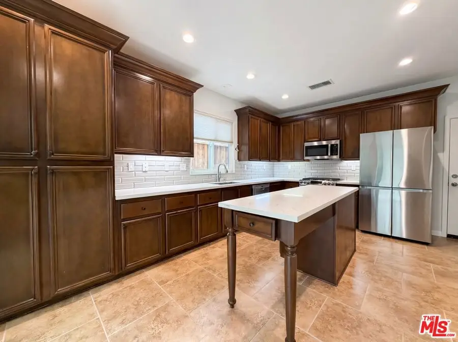 28441 Silverking Trail, Santa Clarita, CA 91390 - #2