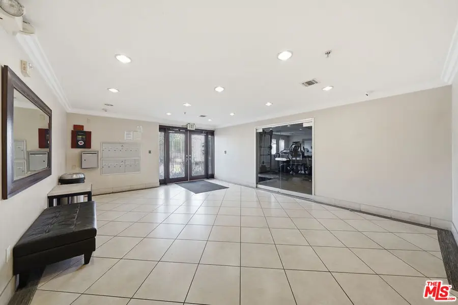 956 S Wilton Place #203, Los Angeles, CA 90019 - #2
