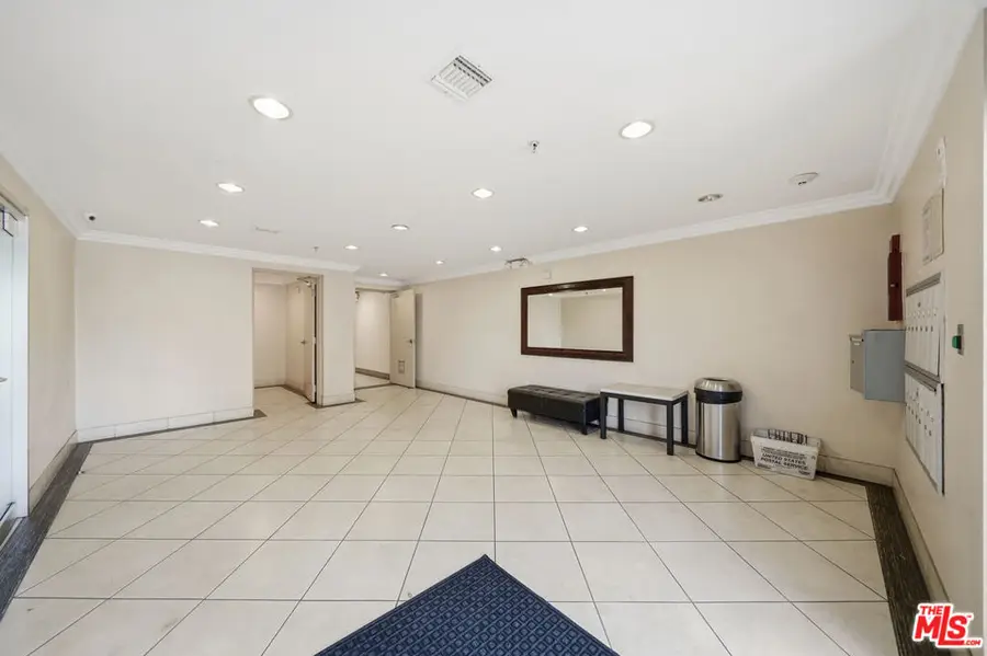 956 S Wilton Place #203, Los Angeles, CA 90019 - #3